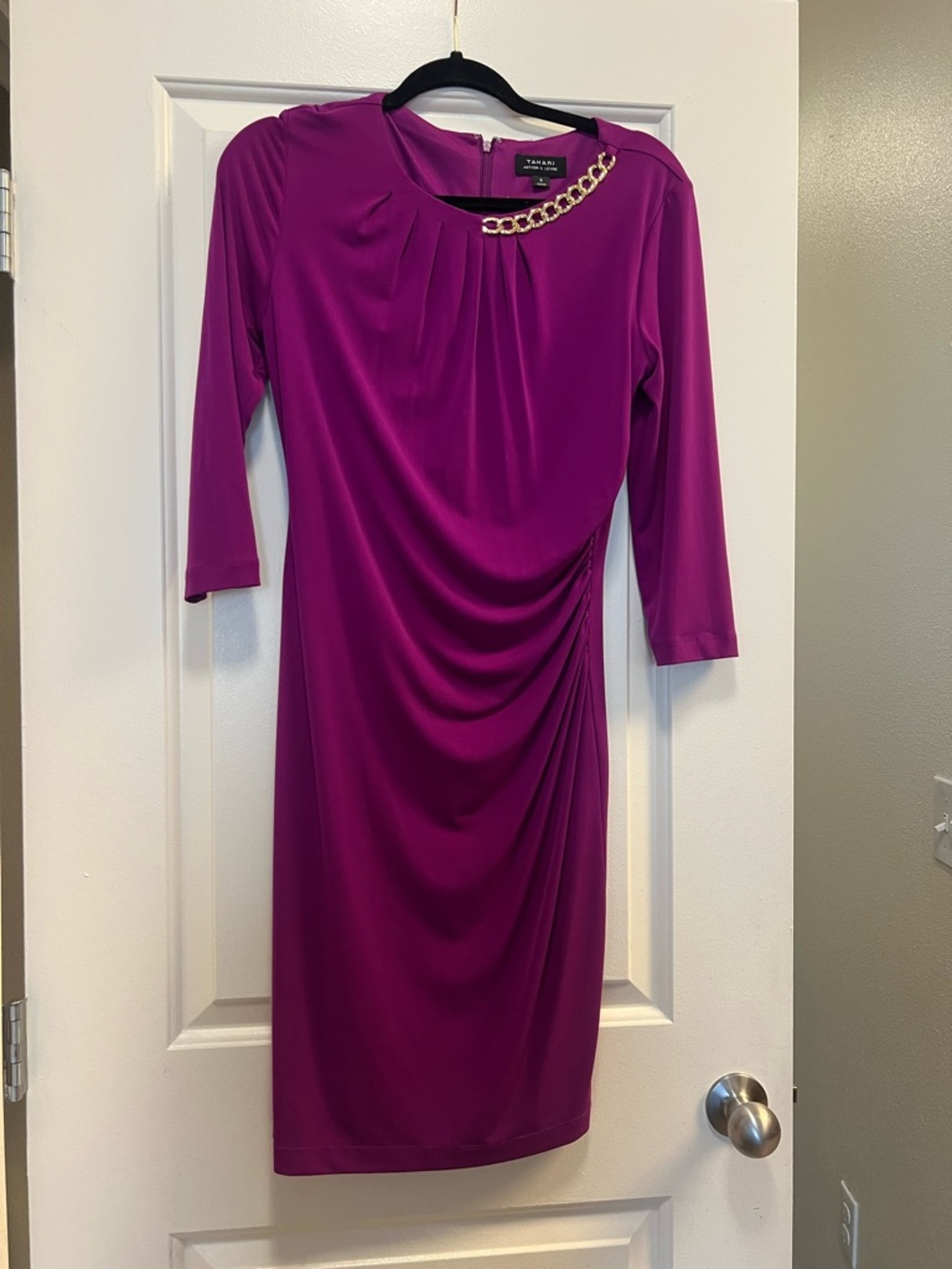 Tahari Magenta Ruched Dress Gold Chain Detail Size 8 Midi